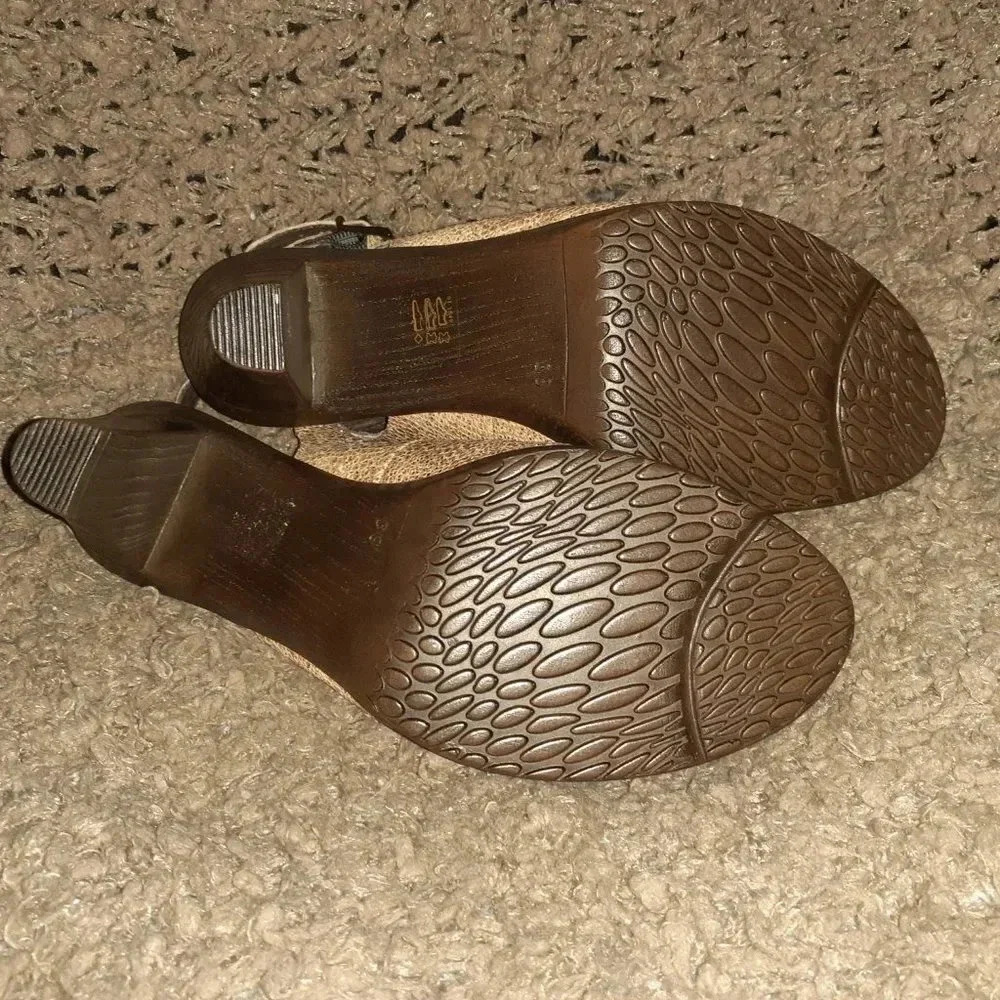 KARSTON (EMILIE KARSTON NOW)-Cracked Gold Leather Slingbacks-Sz 39-NWOB - Picture 7 of 7